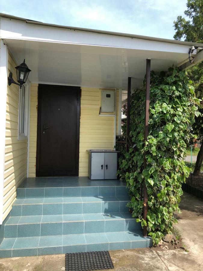 Kiwi Hotel Pizunda Exterior photo